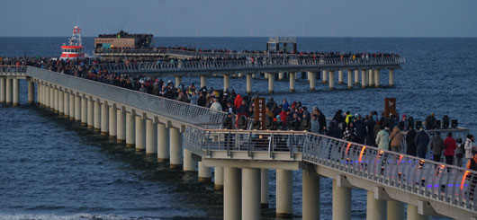 Über 5000 stürmten die neue Seebrücke im Ostseebad Prerow