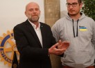 Klaus Löffler applaudiert seinem Team.Er sei nur das Gesicht - alle seien Lebensretter mit Herz und Seele.