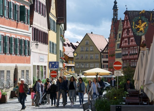 Die Fußgänger erobern die märchenhafte Altsatdt - autofreier Sonntag!